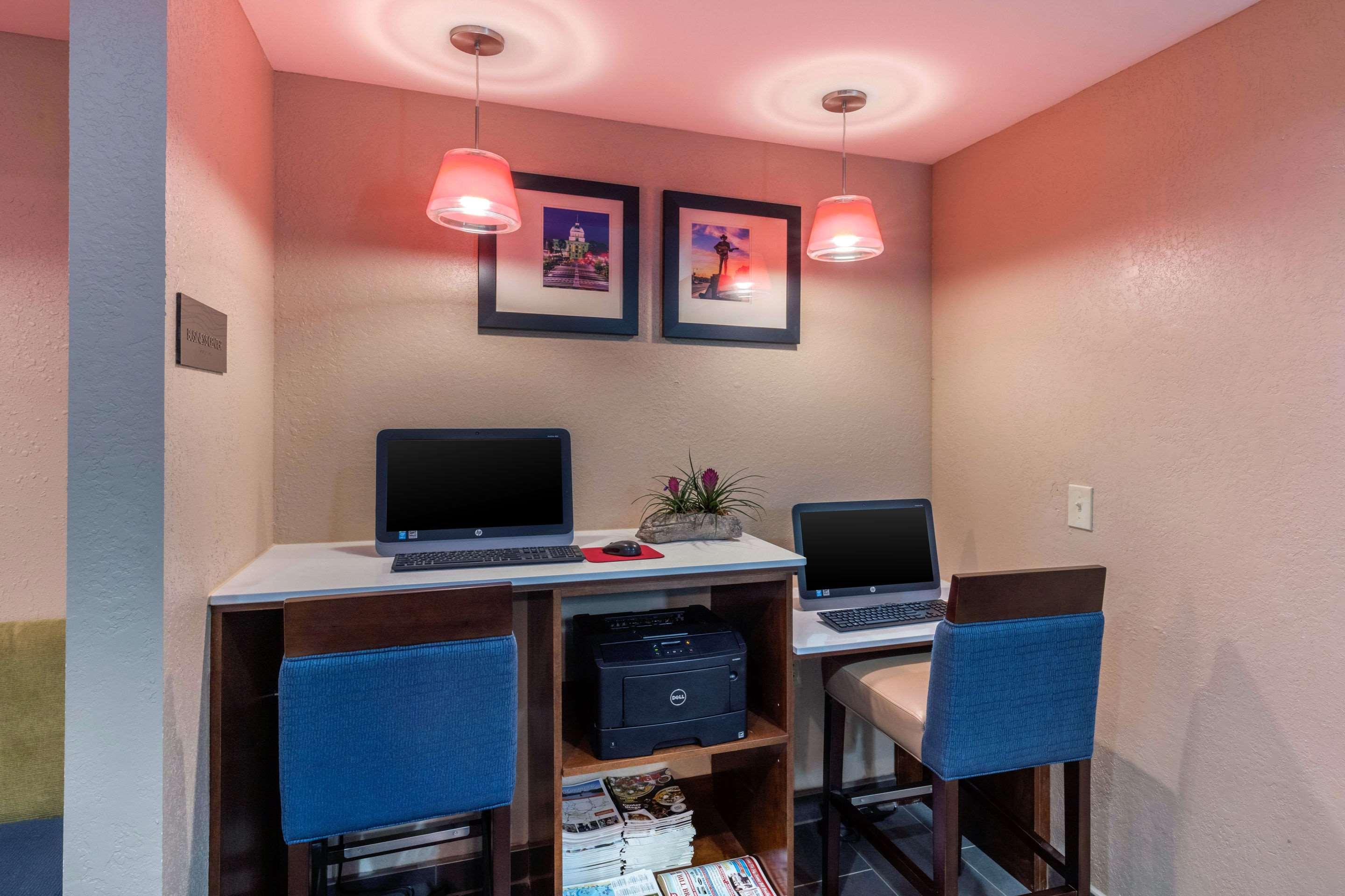 Comfort & East Carmichael Rd Hotel 2*