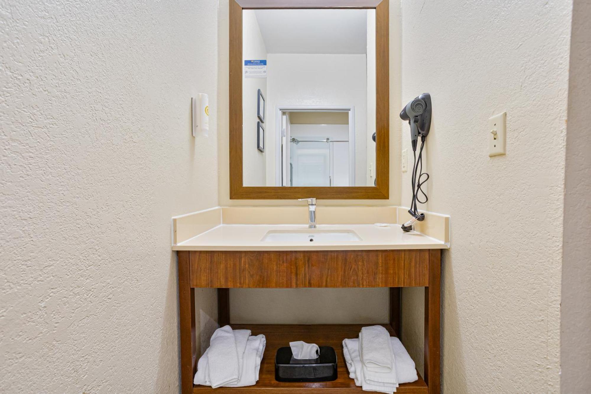 Comfort & East Carmichael Rd Hotel 2*