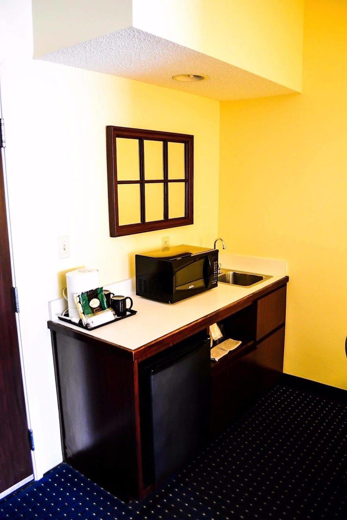 Hotel Comfort & East Carmichael Rd