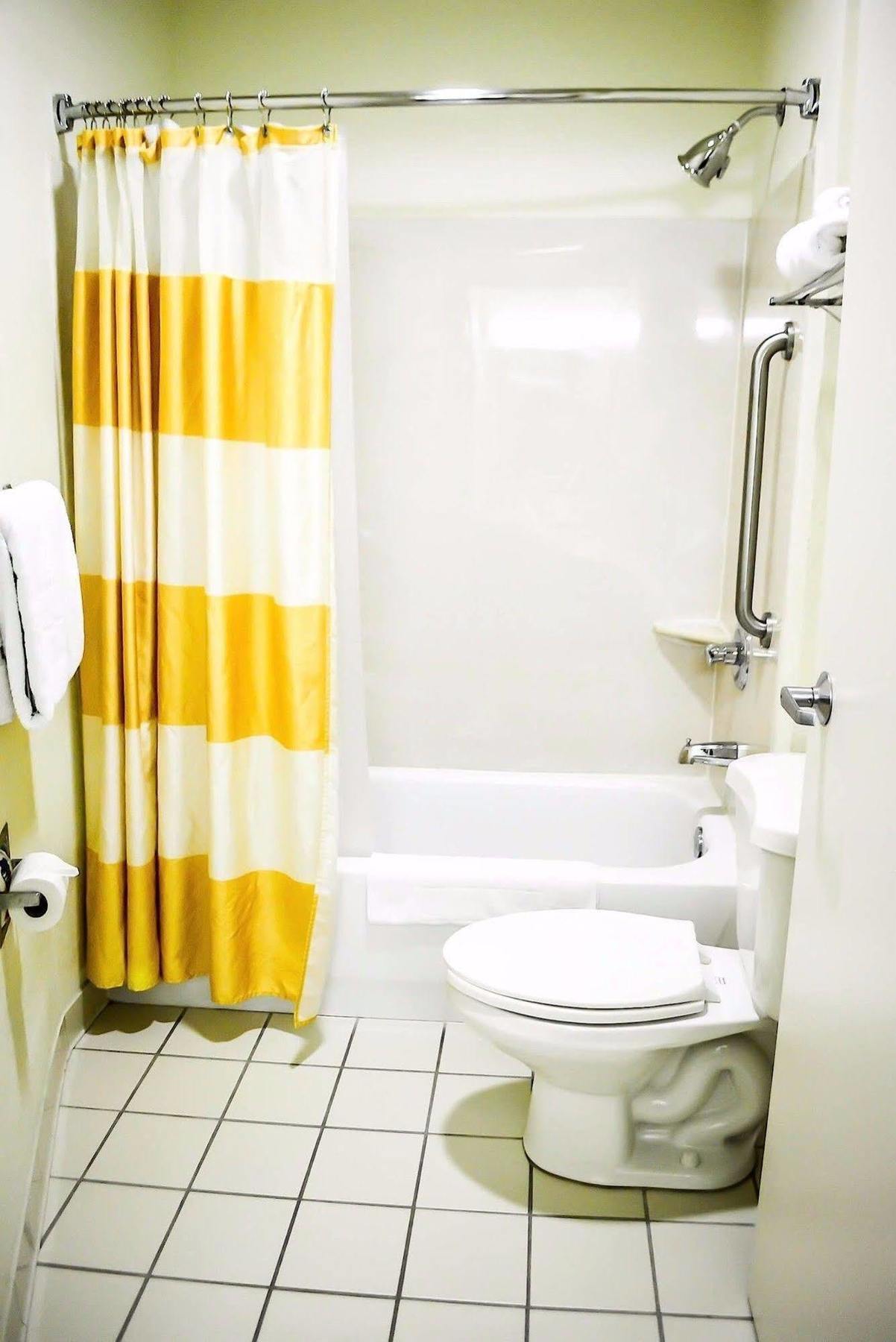 Hotel Comfort & East Carmichael Rd 2*