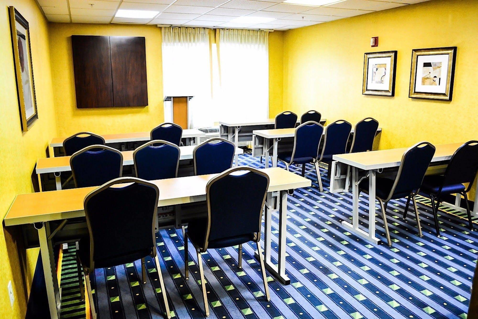 Hotel Comfort & East Carmichael Rd 2*