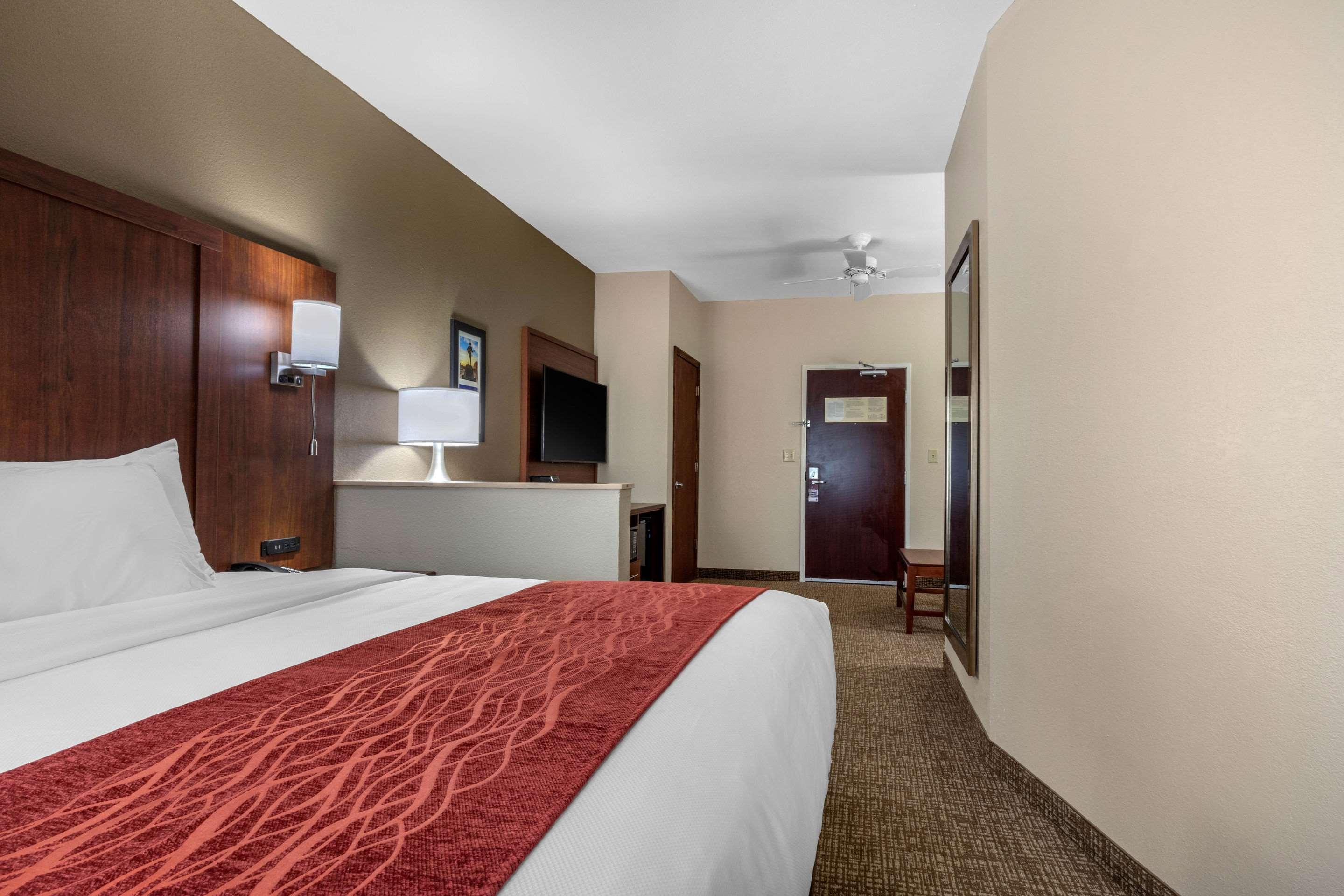 Comfort & East Carmichael Rd Hotel