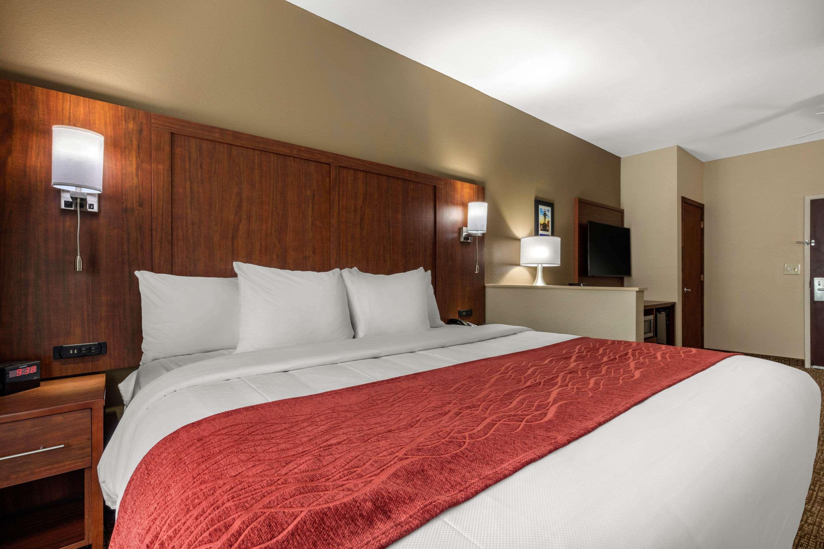 Comfort & East Carmichael Rd Hotel