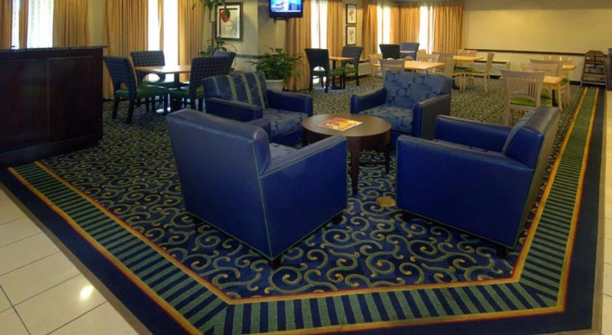 Hotel Comfort & East Carmichael Rd 2*