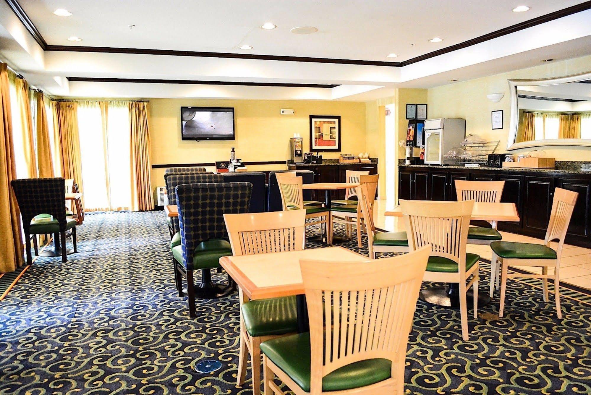Hotel Comfort & East Carmichael Rd